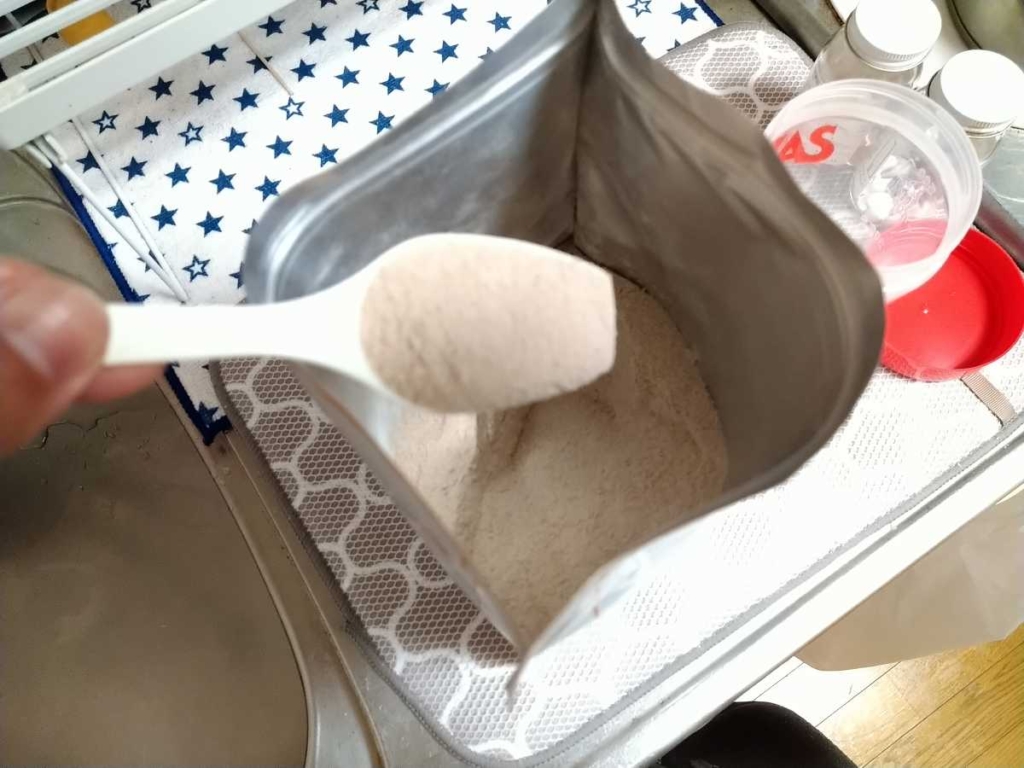 PLUELプロテインの粉末写真
